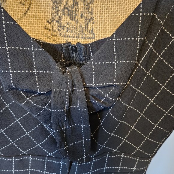 Black and White Cropped Jumpsuit with Adjustable Straps Size 5 - Picture 4 of 9